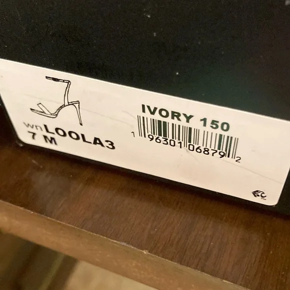 Nine West Ivory Heels Patent Like Texture Size 7 - Picture 7 of 7